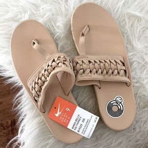 Nike Bella Kai thong sandals size 9